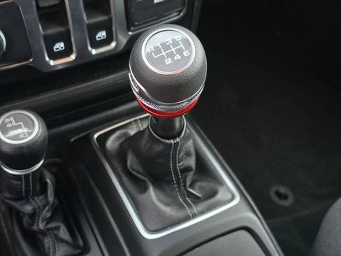 Certified 2025 Jeep Wrangler Sport AWD/4WD image 22