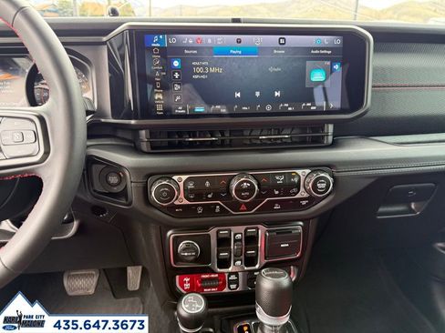 Used 2024 Jeep Gladiator Rubicon w/ Technology Group AWD/4WD image 23
