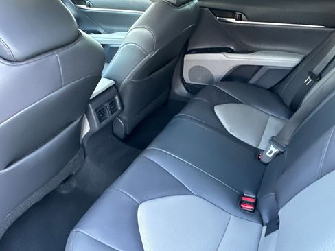 Used 2020 Toyota Camry XLE image 13