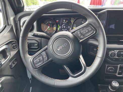 Used 2024 Jeep Wrangler Unlimited AWD/4WD image 16
