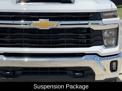 Used 2025 Chevrolet Silverado 2500 LT w/ Convenience Package AWD/4WD image 4