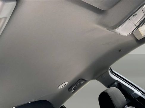 Certified 2023 GMC Acadia SLE w/ Driver Convenience Package FWD image 22