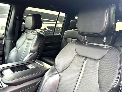 Used 2024 Jeep Wagoneer L Series II image 14