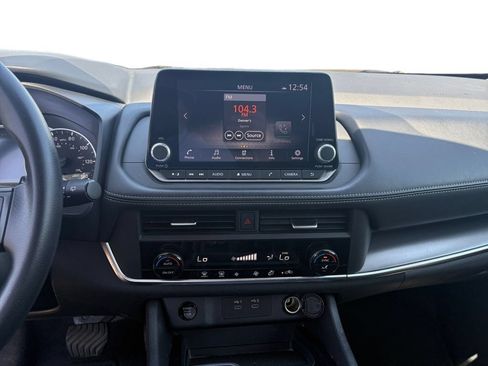 Used 2024 Nissan Rogue SV AWD/4WD image 19