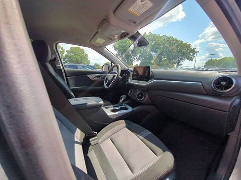 Used 2025 Chevrolet Blazer LT FWD image 32
