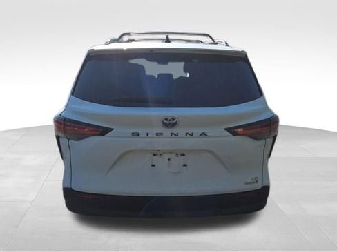 Used 2021 Toyota Sienna LE FWD image 6