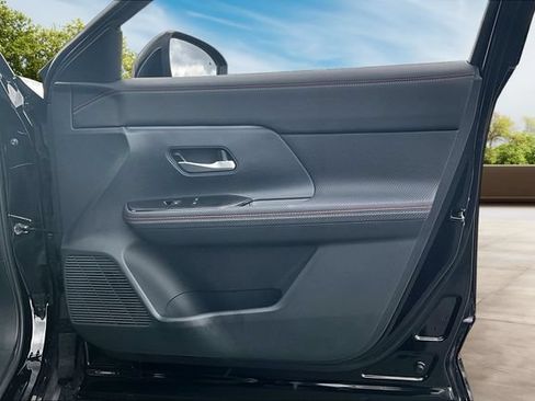 Certified 2025 Nissan Kicks SR AWD/4WD image 26