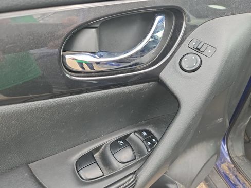 Used 2018 Nissan Rogue SV AWD/4WD image 20