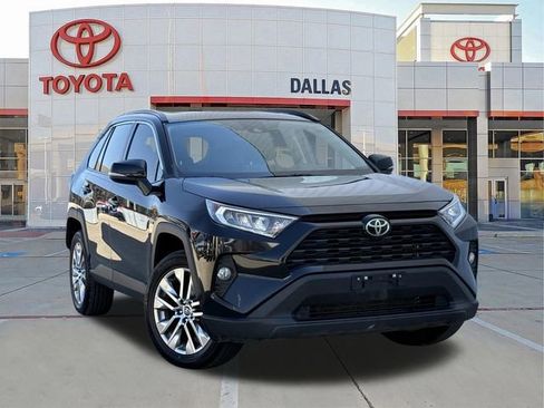 Used 2021 Toyota RAV4 XLE Premium image 1