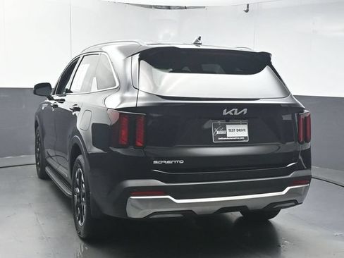 Used 2025 Kia Sorento S FWD image 6