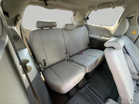 Used 2012 Toyota Sienna XLE w/ Premium Pkg FWD image 26