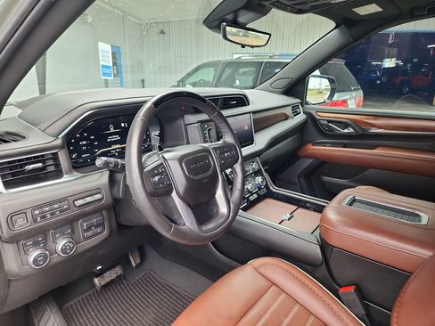 Used 2023 GMC Yukon XL Denali Ultimate AWD/4WD image 16