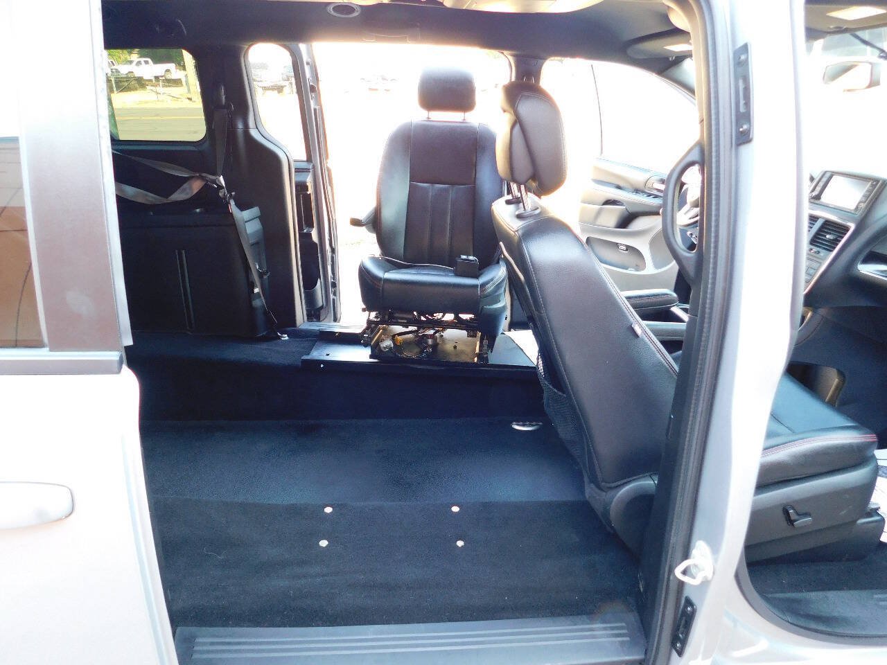 Used 2018 Dodge Grand Caravan GT FWD image 31