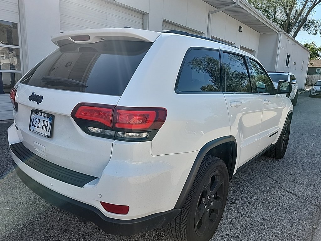 Used 2018 Jeep Grand Cherokee Laredo AWD/4WD image 7