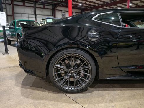 Used 2018 Chevrolet Camaro ZL1 RWD image 9