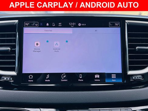 Used 2024 Chrysler Pacifica Touring-L image 4