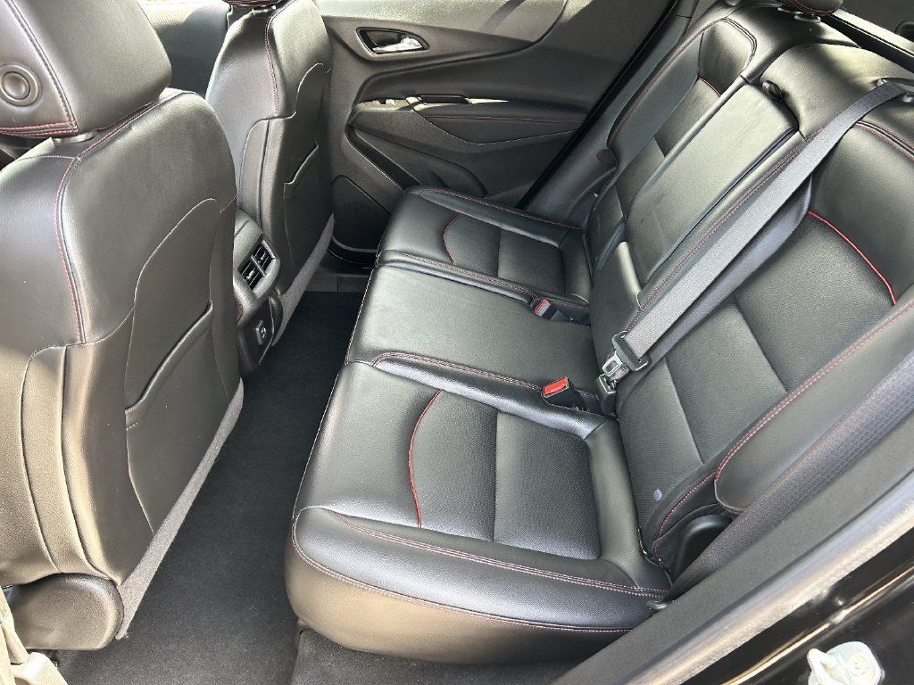 Used 2022 Chevrolet Equinox RS w/ RS Leather Package FWD image 17