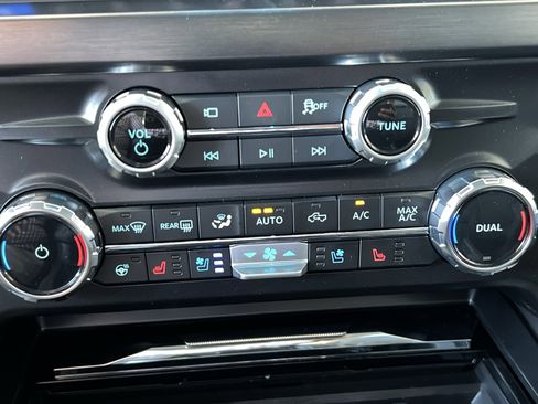 New 2026 Ford F250 Lariat w/ Black Appearance Package image 21