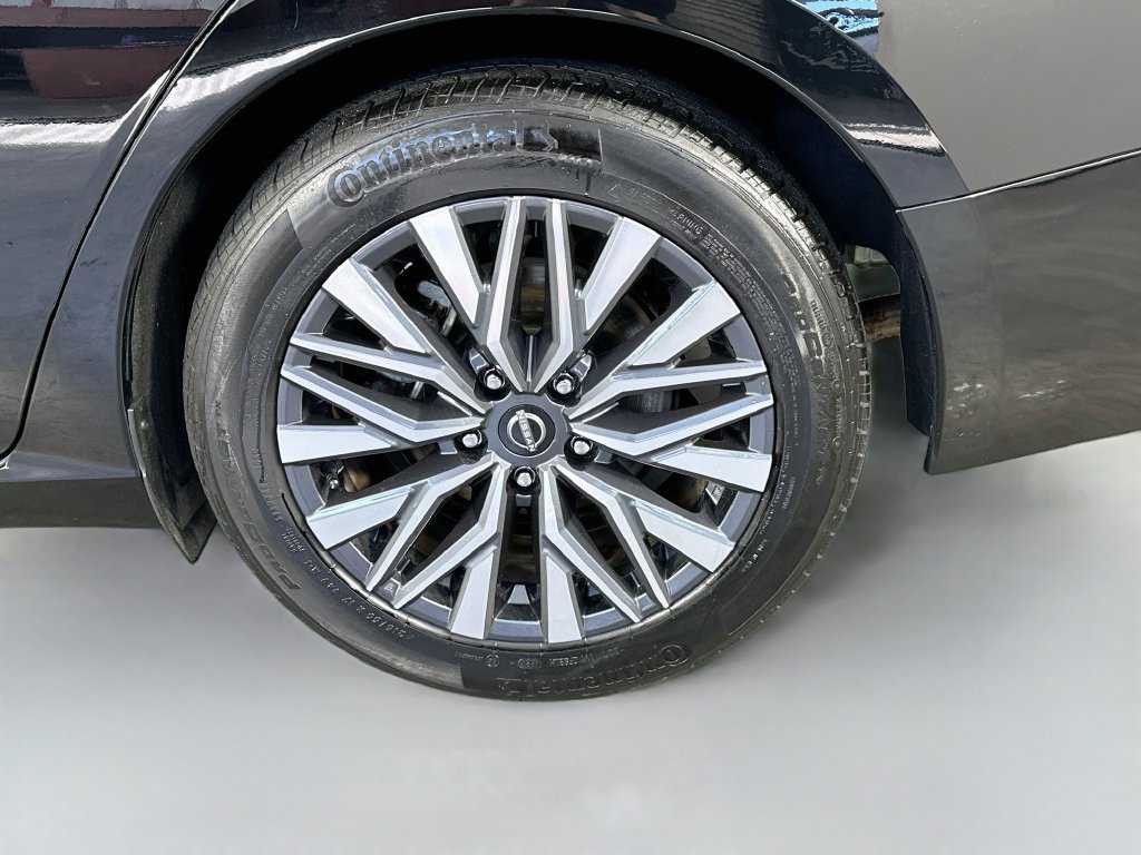 Used 2025 Nissan Altima 2.5 SV FWD image 32