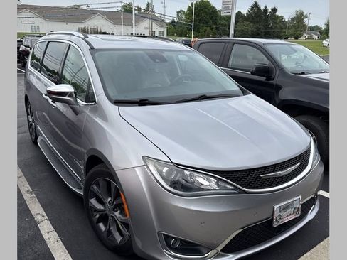 Used 2017 Chrysler Pacifica Limited w/ Advanced Safetytec Group FWD image 1
