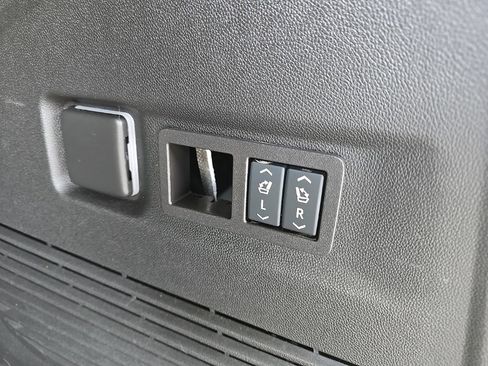 Used 2024 GMC Yukon XL Denali Ultimate image 6