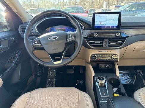 Used 2020 Ford Escape Titanium image 40