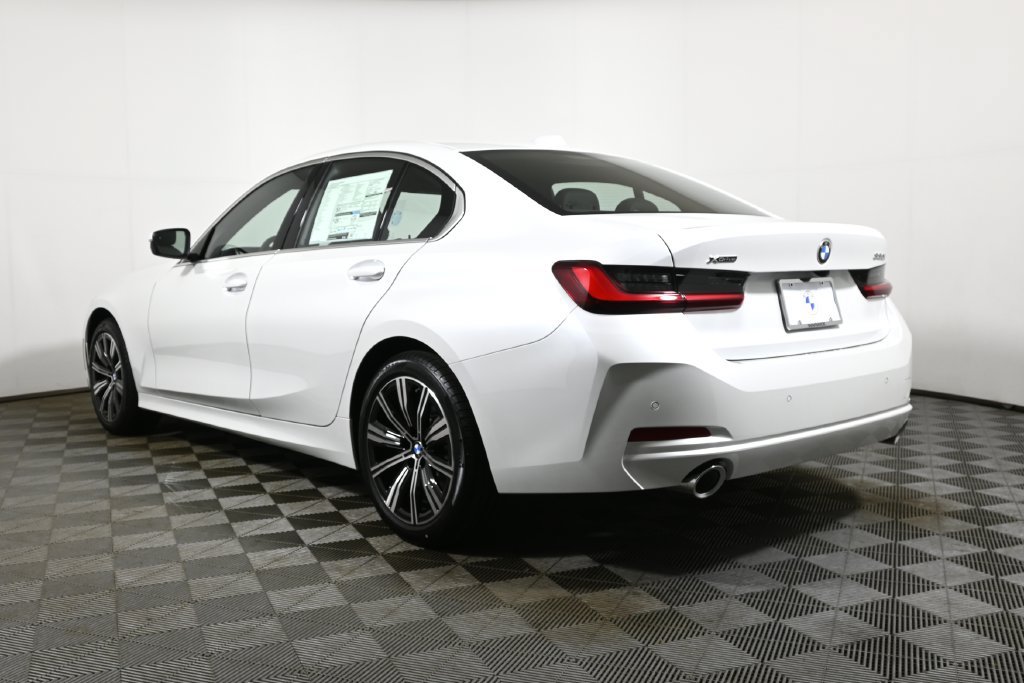Used 2026 BMW 330i xDrive Sedan w/ Premium Package AWD/4WD image 5