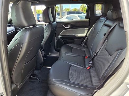 Used 2024 Jeep Compass Latitude image 15