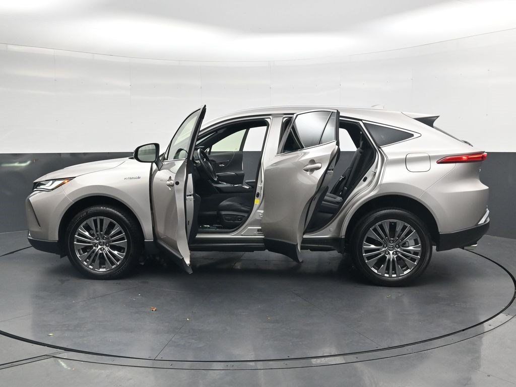 Used 2021 Toyota Venza XLE w/ Softex Package AWD/4WD image 37