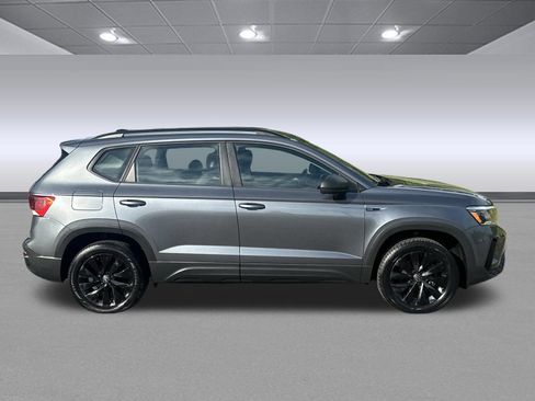 Used 2023 Volkswagen Taos S FWD image 2