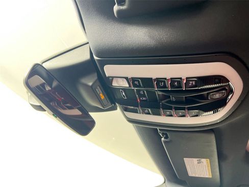 Used 2023 Porsche Macan S image 11