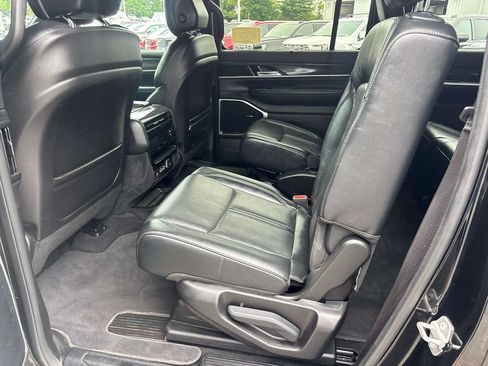 Used 2022 Jeep Wagoneer Series III w/ Convenience Group I AWD/4WD image 13