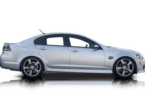 Used 2009 Pontiac G8 GXP RWD image 2