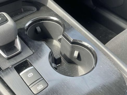 Used 2025 Nissan Rogue S image 30