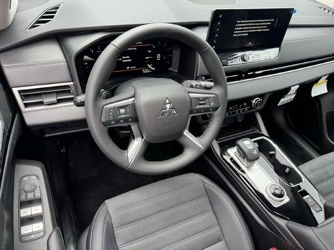 New 2025 Mitsubishi Outlander SEL image 14