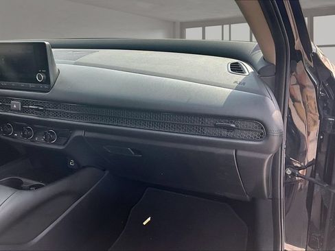 Certified 2024 Honda HR-V LX image 24
