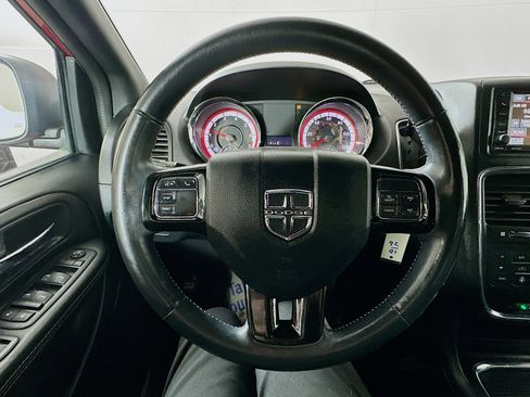 Used 2016 Dodge Grand Caravan SXT image 11