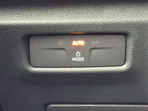 New 2026 Volkswagen Tiguan SE image 22