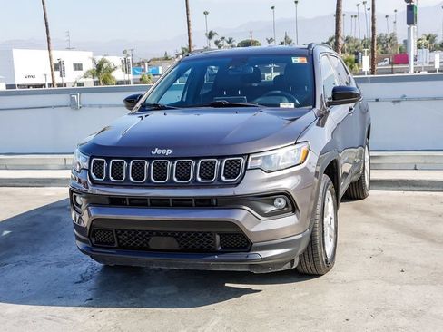 Used 2024 Jeep Compass Latitude AWD/4WD image 4