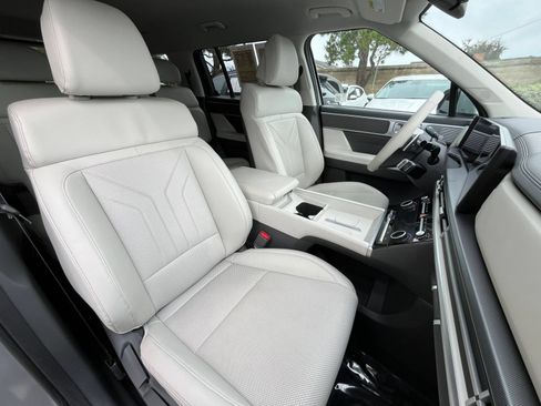 Used 2025 Hyundai Santa Fe SEL FWD image 39