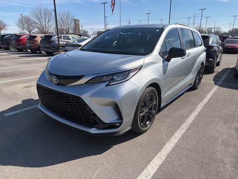 Used 2024 Toyota Sienna XSE image 1