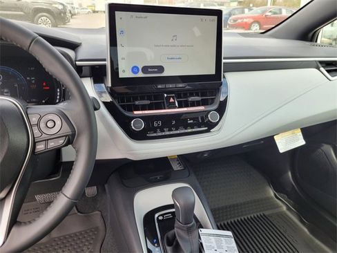 Used 2025 Toyota Corolla SE image 32