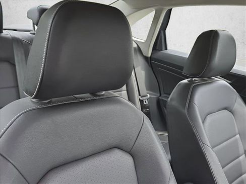 Used 2024 Volkswagen Jetta SE FWD image 22