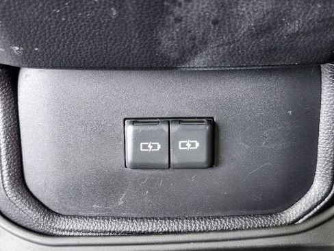 Used 2022 Toyota Highlander XLE AWD/4WD image 15