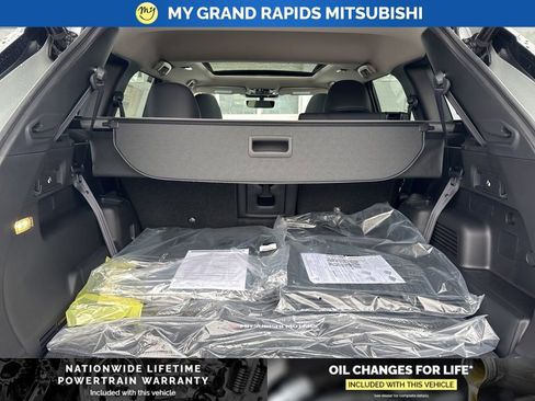 New 2026 Mitsubishi Outlander SE image 14