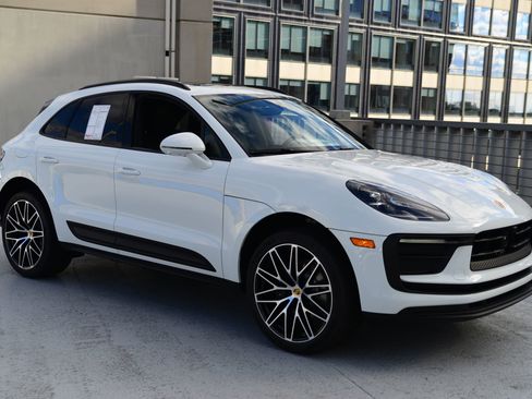 Certified 2026 Porsche Macan AWD/4WD image 7