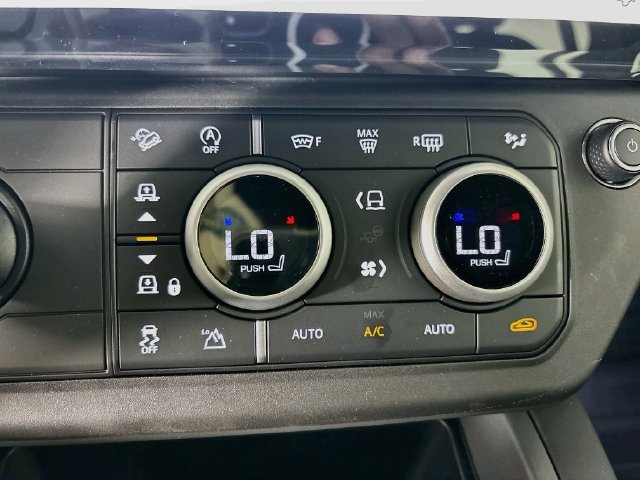 New 2026 Land Rover Defender 110 X-Dynamic SE AWD/4WD image 16