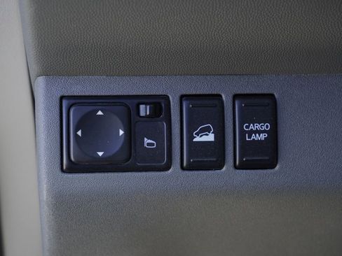 Used 2020 Nissan Frontier SV image 11