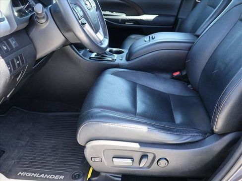 Used 2014 Toyota Highlander Limited AWD/4WD image 19