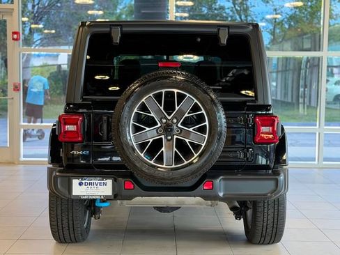 Used 2023 Jeep Wrangler Unlimited Sahara AWD/4WD image 9
